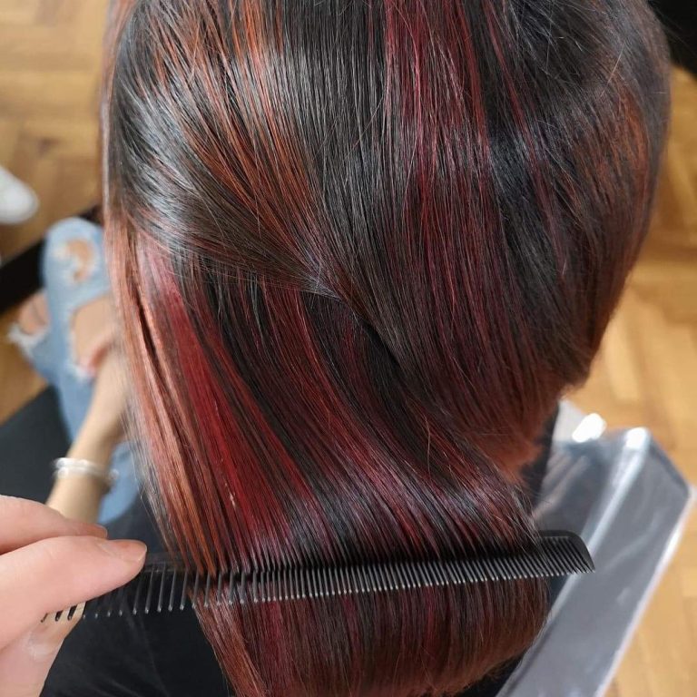 Pieptenat par lung vopsit rosu - Salon Exclusive by Adrian Lup | Salon de înfrumusețare Sibiu