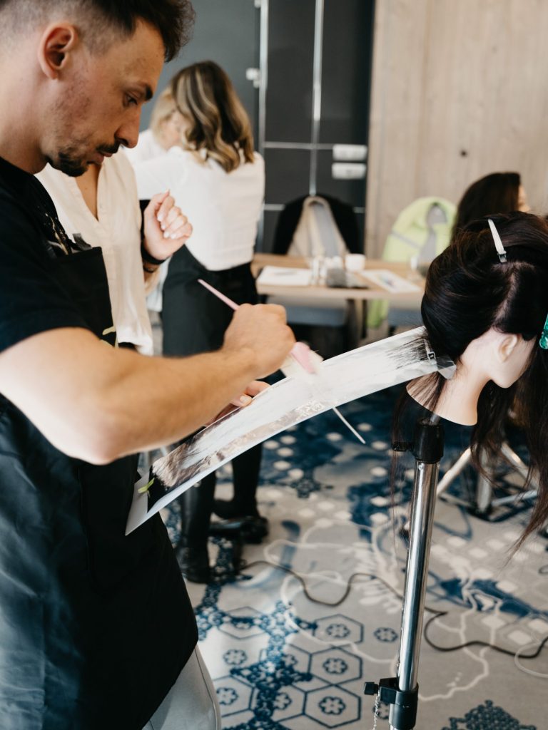 Adrian Lup curs certificare - Salon Exclusive by Adrian Lup | Salon de înfrumusețare Sibiu