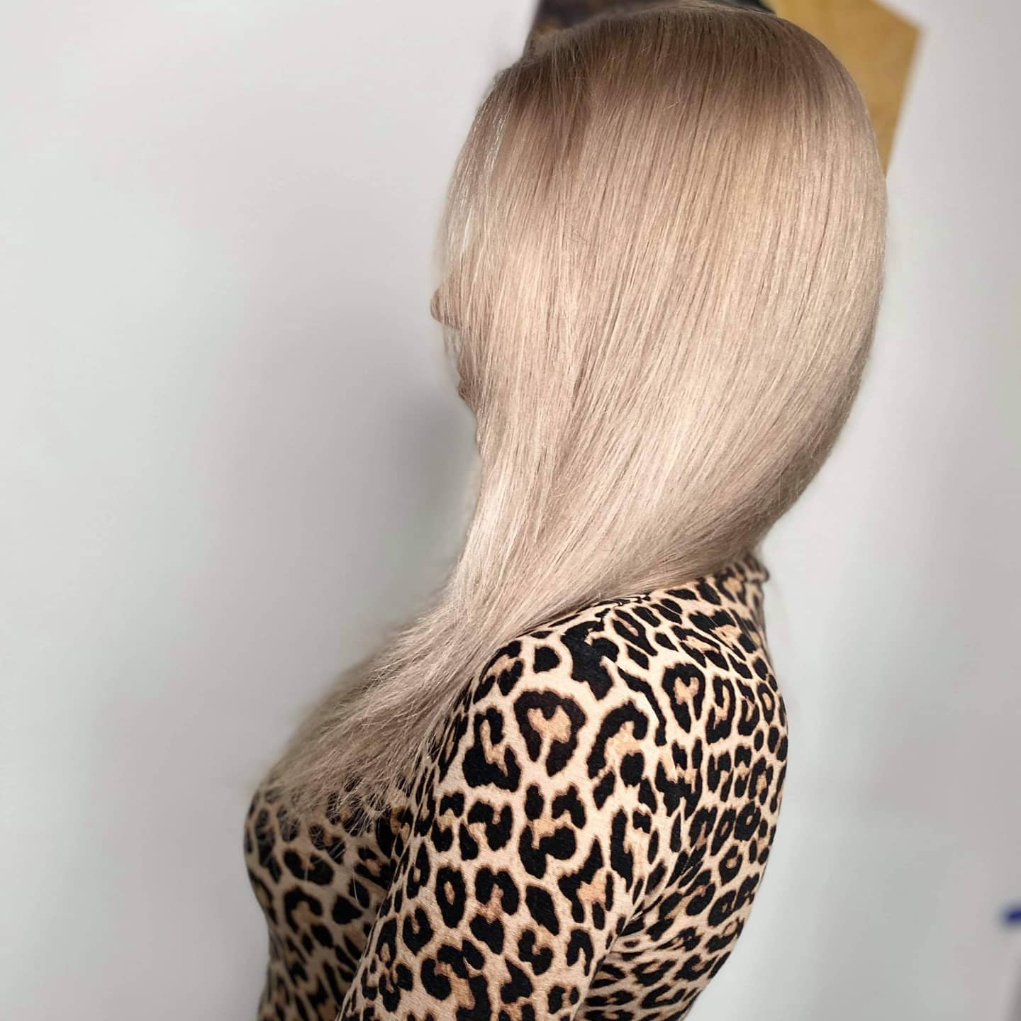 Pachet vopsit păr lung (rădăcină plus lungimi) - Salon Exclusive by Adrian Lup | Salon de înfrumusețare Sibiu