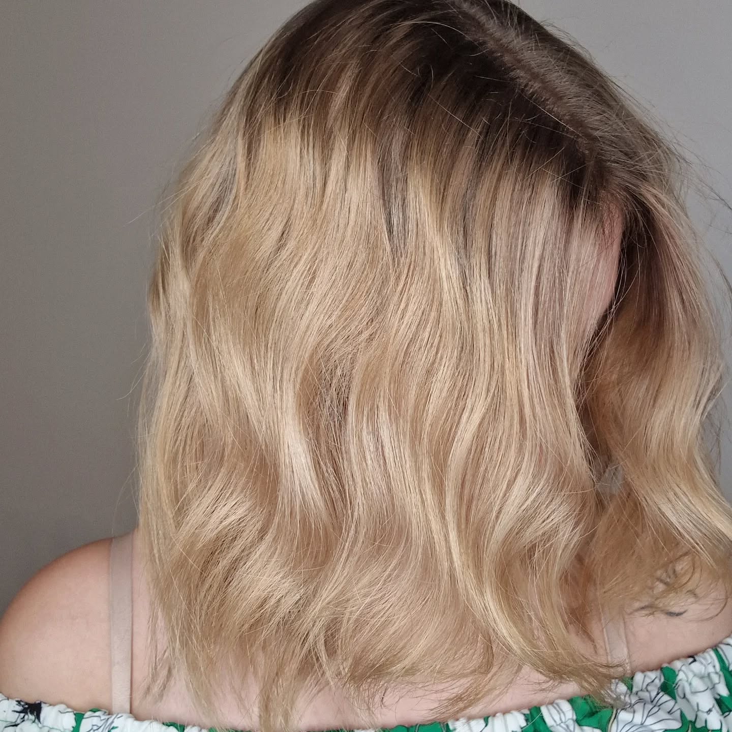 Pachet vopsit păr lung (rădăcină plus lungimi) - Salon Exclusive by Adrian Lup | Salon de înfrumusețare Sibiu