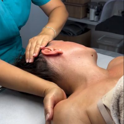 Masaj facial relaxant Decolteu & Brațe – tehnică premiată – 40 min - Salon Exclusive by Adrian Lup | Salon de înfrumusețare Sibiu